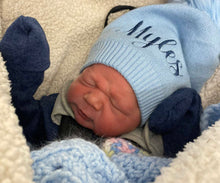 Load image into Gallery viewer, Baby Hats with Pom-pom