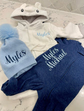 Load image into Gallery viewer, Baby Hats with Pom-pom